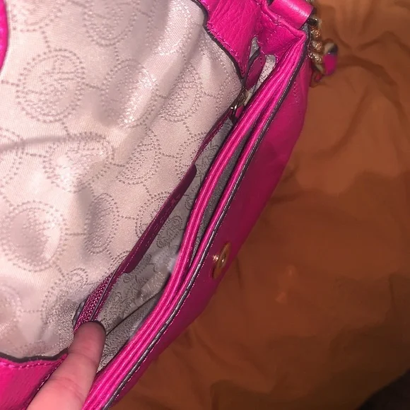 Hot Pink leather Michael Kors purse with gold accents 👛 💕